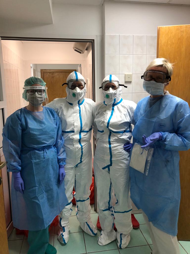 2055 zakażonych. 46 laboratoriów bada próbki
