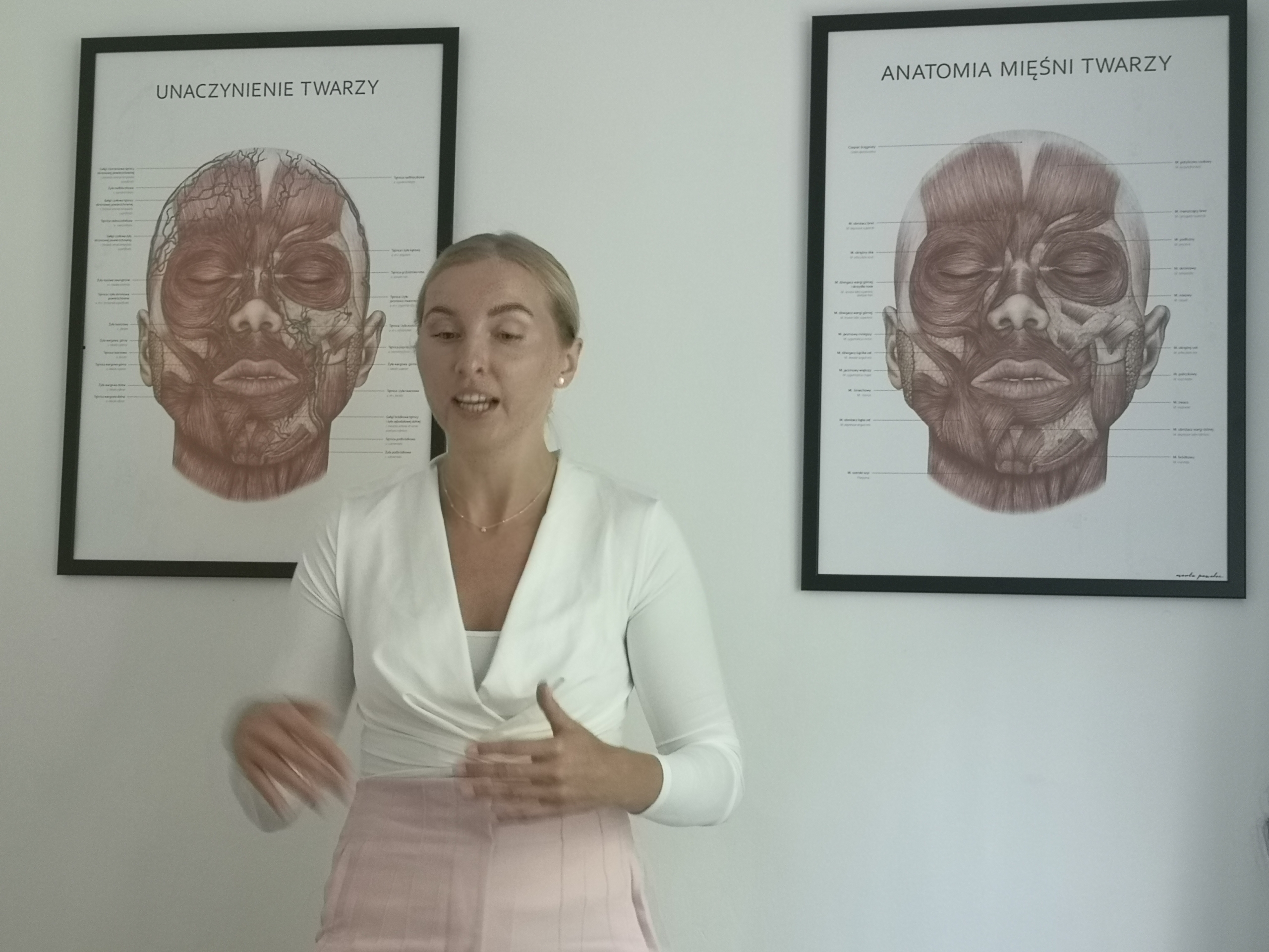 Automasaż twarzy. Jak zrelaksować napięte mięśnie i poprawić owal twarzy