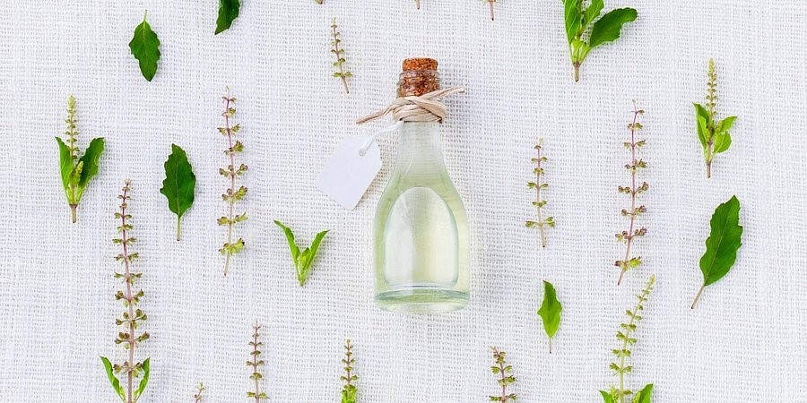 Aromaterapia: jaki wpływ na zdrowie mają olejki eteryczne?