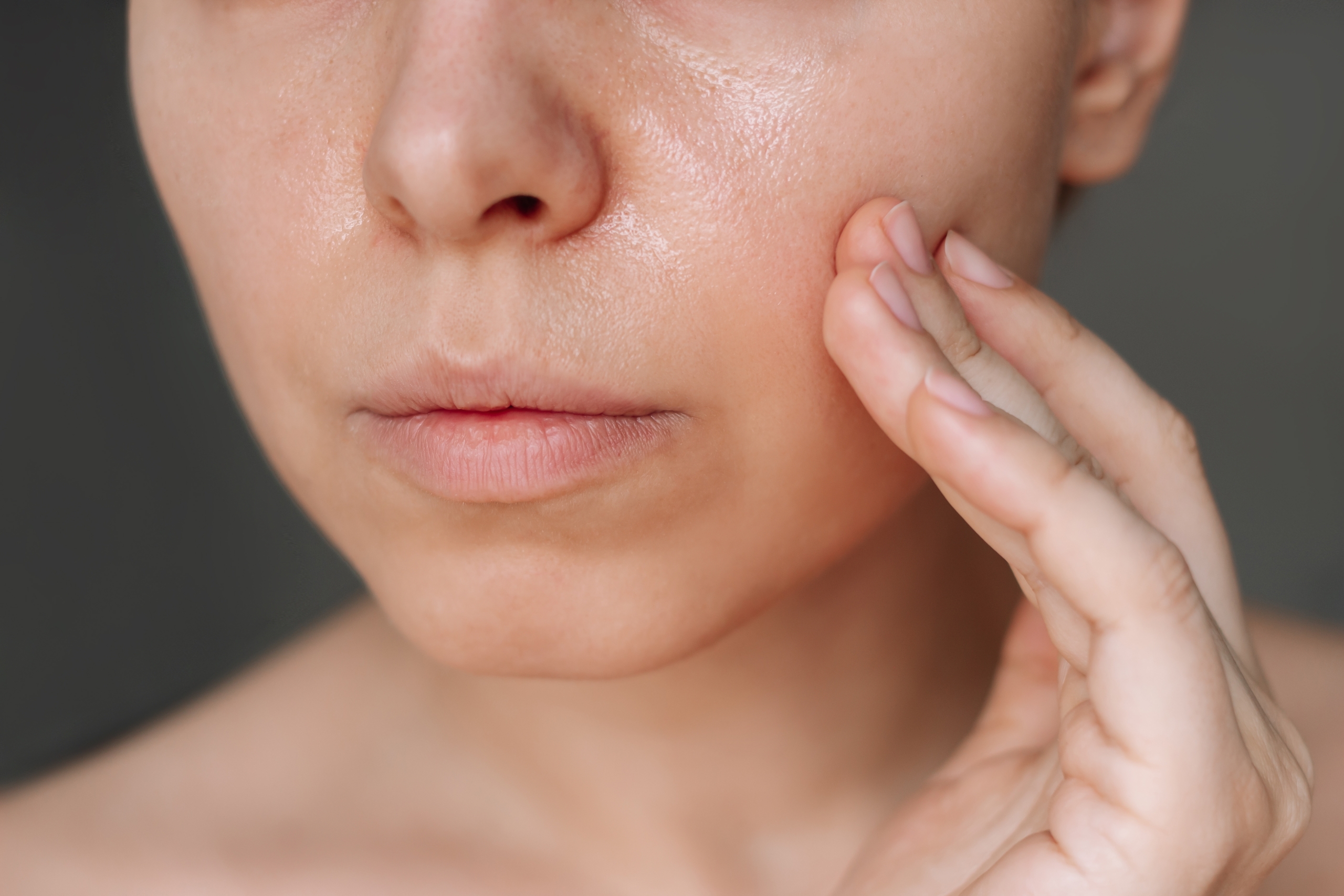 Kwas azelainowy – za co najbardziej cenią go dermatolodzy i kosmetolodzy?